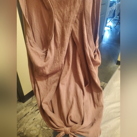 PINK "Thriving" Open backed mauve tanktop - Picture 2 of 3